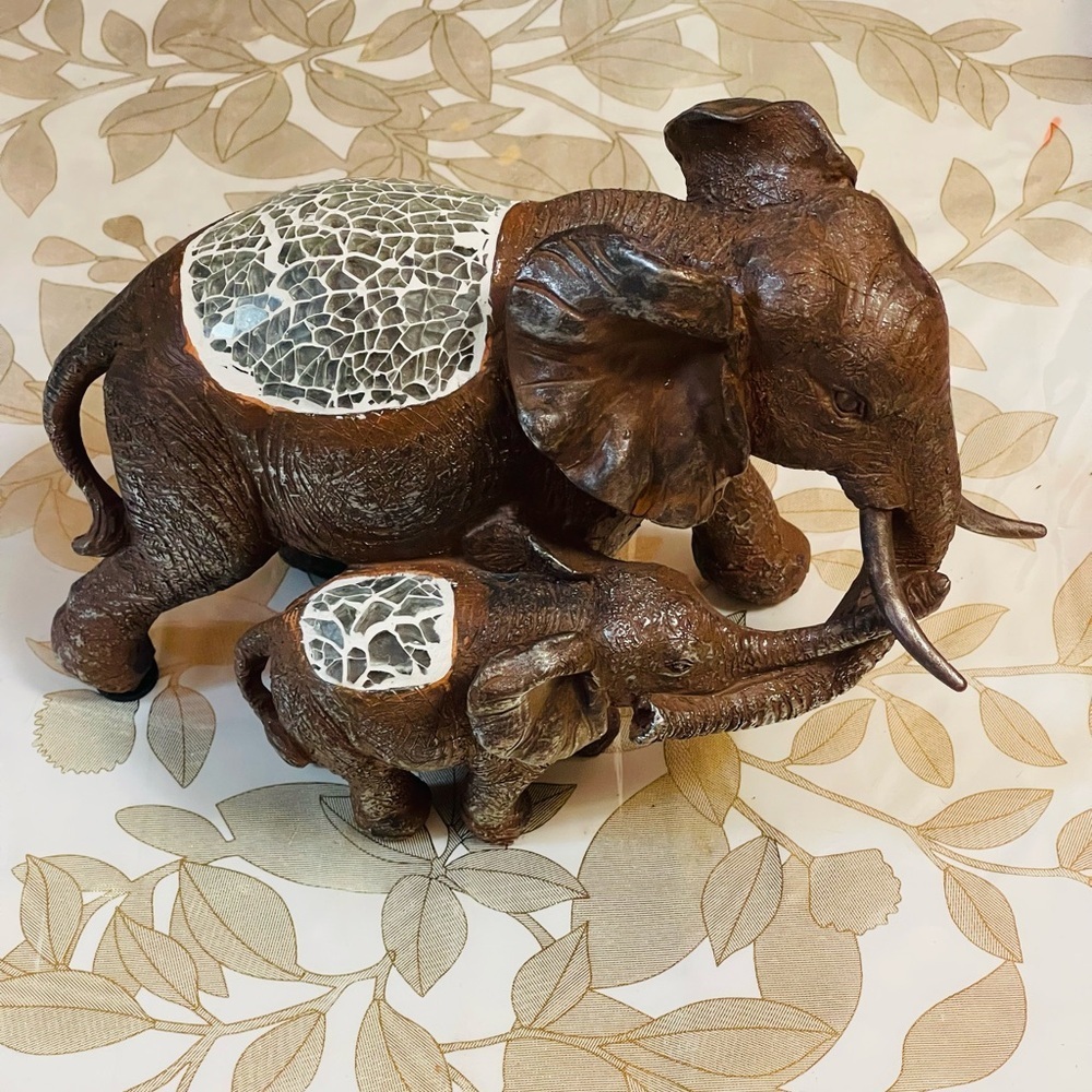Mother And Baby Elephant Ceramic Decorative Style Figure Brown and Silver Colour